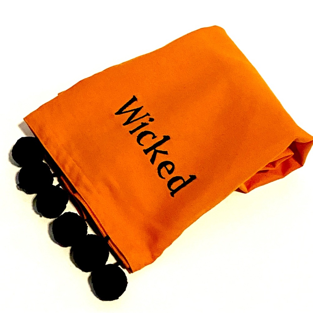 NEW EMBROIDERED WICKED WITCH HALLOWEEN KITCHEN BATH HAND TOWEL POM POM TASSELS